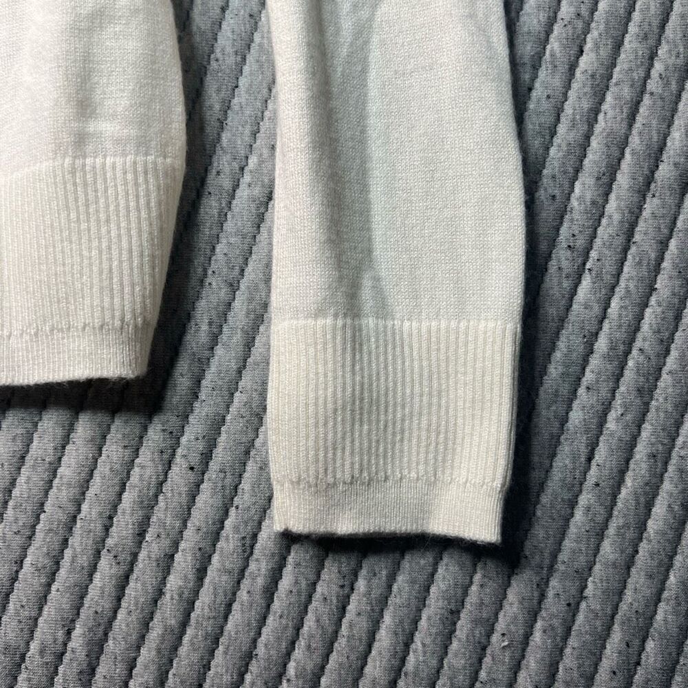 Victorinox Swiss Army‎ Women’s White V-Neck Size Small - Picture 16 of 16